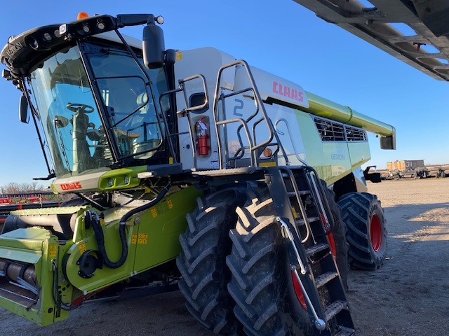 2022 CLAAS Combine 8700