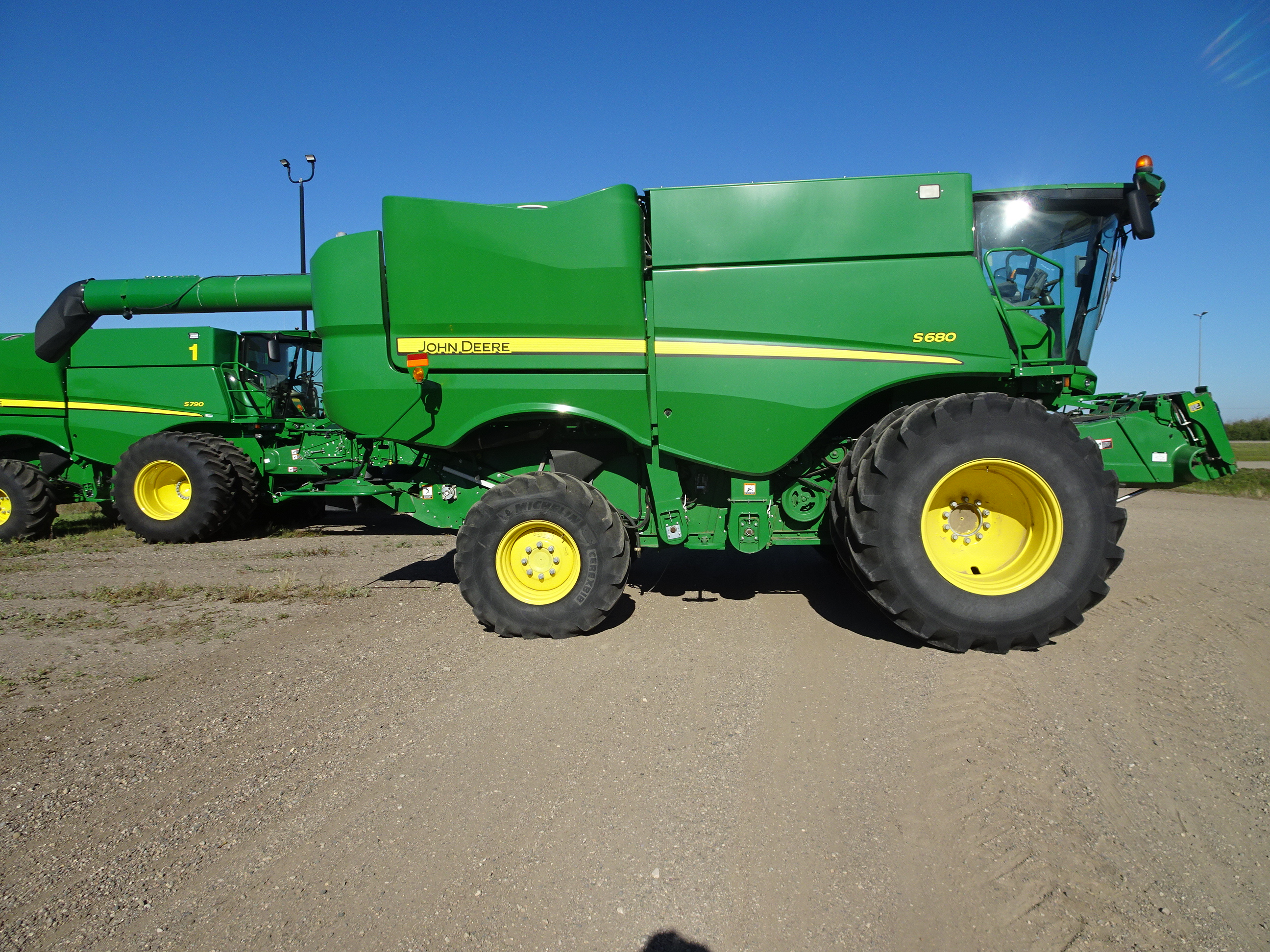 2016 John Deere S680 Combine